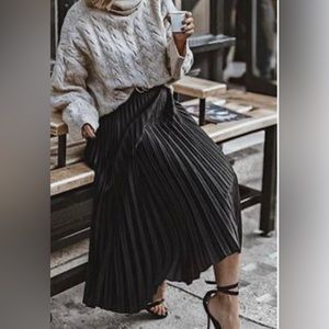 Express high waisted black pleated midi skirt - Size Large